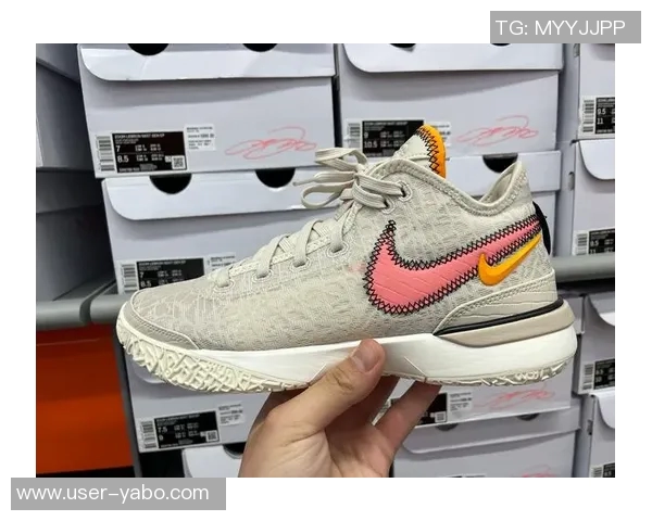 Nike为布朗尼母校塞拉峡谷定制LeBron23篮球鞋展现青春活力与运动精神 Nike为布朗尼母校塞拉峡谷定制LeBron23篮球鞋展现青春活力与运动精神